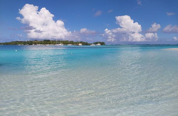 Full Day Catamaran cruise to Ilot Gabriel with lunch & Drinks