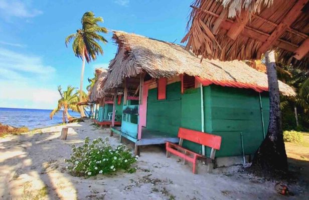 2D/1N Oceanfront Cabin, Private Bath in San Blas INCLUDING Day Tour + Meals