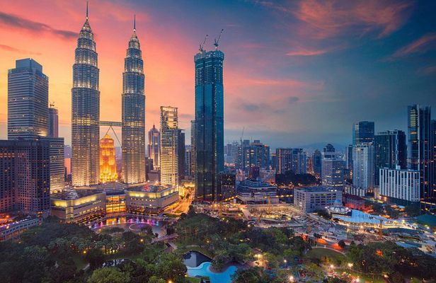 Kuala Lumpur Tour: Petronas Twin Towers Observe Deck & Batu Caves