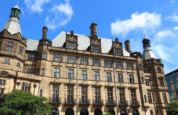 3 Hours Private Guided Walking Tour in Sheffield