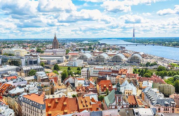 Private Custom Walking Tour with a Local Guide in Kaunas