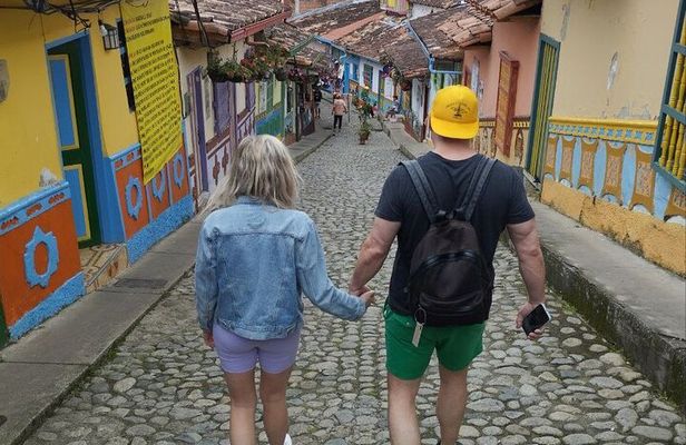 Full Day Private Tour to Guatapé and Piedra del Peñol