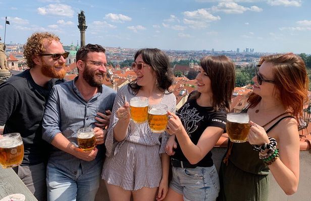 Prague Castle and Pubs Tour with Drinks Included