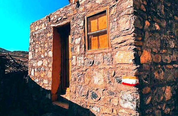 Private Full-Day Jebel Akhdar-Al Suwjara Village Tour