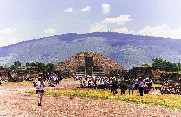 Teotihuacán Pyramids Tour, Guadalupe Sanctuary and 3 cultures