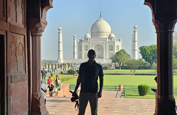 Skip the Line Taj Mahal at Sunrise Tour Package from Delhi