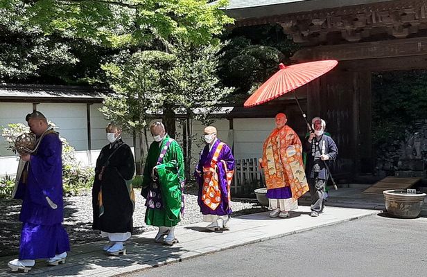Full Day Hiking Tour at Mt.Takao including Hot Spring