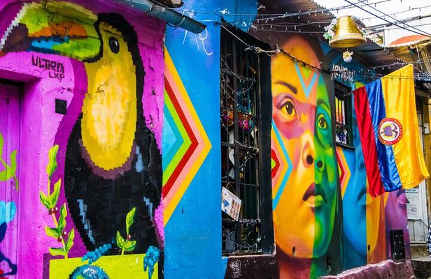 La Candelaria Private Tour Bogotá + Local Lunch + 2 Museums (6 Hrs.)