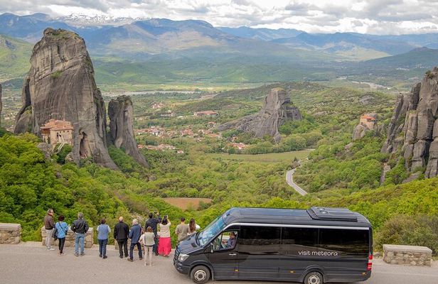 Meteora Monasteries Half-Day Small Group Tour with Transport