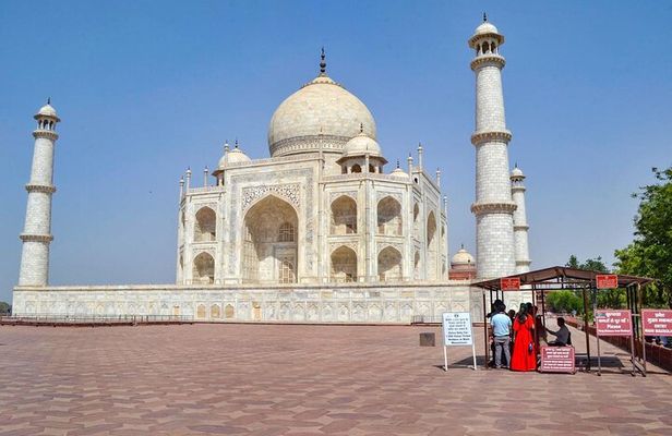 Sunrise Taj Mahal Private Tour from Delhi