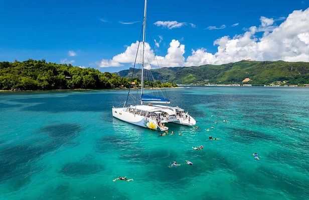 Sainte Anne Marine Park and Moyenne Island