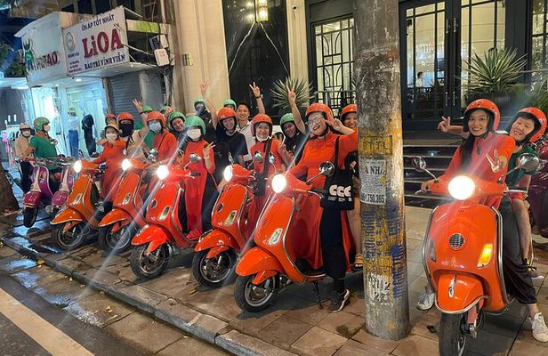 Female Riders Vespa Night Street Food + Train Street food 4 Hours
