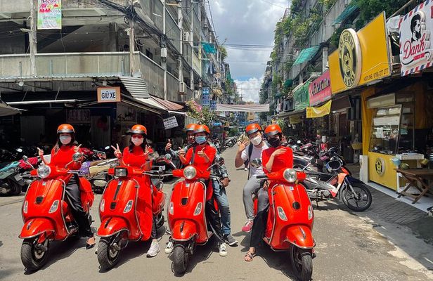 The insider's Hanoi + Train Street 4,5 Hours Female Ao Dai Riders
