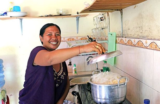 Gianyar Market Visit & Cooking Class in Ubud with Kadek & Putu