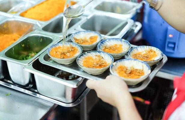 Solo Travelers Food Tour by Scooter