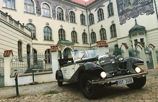 Vintage Cars Prague - Grand City Tour 150min / 1-6 pers. 2,5hrs