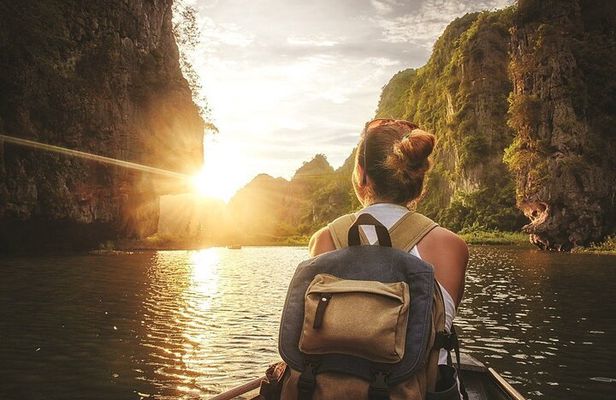 Private Luxury Day Tour in Trang An, Hoa Lu and Mua Cave