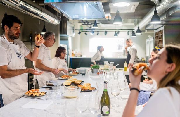 Milan Cooking Class: Pizza & Gelato or Pasta & Tiramisu