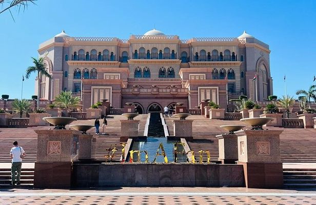 8 hours Abu Dhabi Grand Mosque and Qasar Al Watan Palace Tour