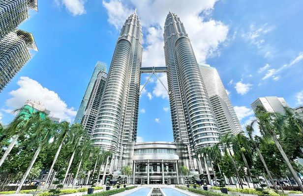 2-WAY FLIGHT: Private Kuala Lumpur guided day tour from Singapore