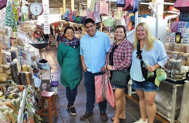 Peruvian Vegan Cooking Class, Cocktails and Local Market in Cusco