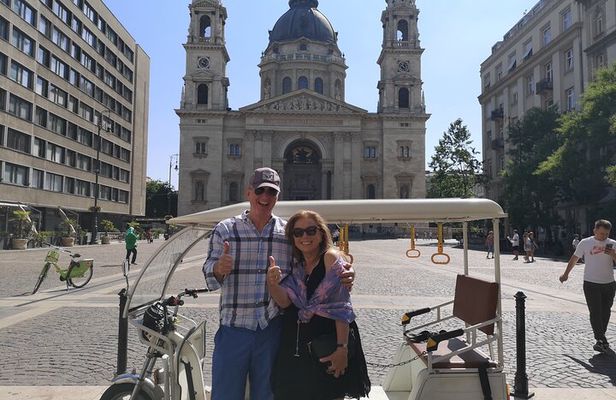 Private Sightseeing Tour using Electric Tuk Tuk Ride in Budapest 