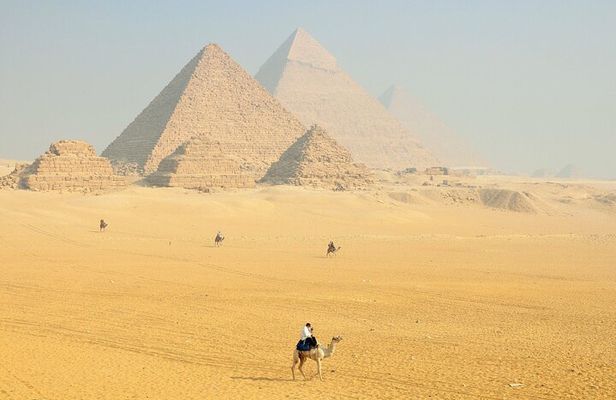 Full-Day Tour at Pyramids of Giza and The Egyptian Museum