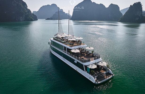 Jade Sails – Halong & Lan Ha Bay The Most Luxurious Day Tour