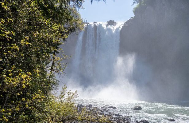 Visit Snoqualmie and Hike to Twin Falls (Transportation included)