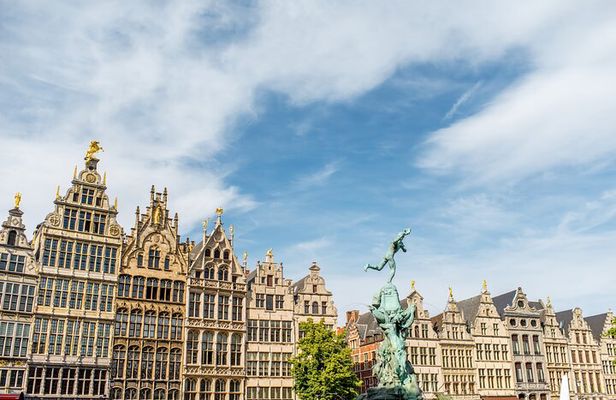 Surprise Walk of Antwerp with a Local