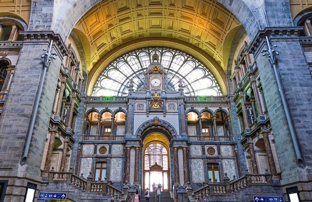 Explore Antwerp in 60 minutes with a Local