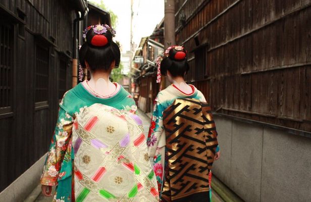 Private Kyoto Geisha Districts Walking Tour
