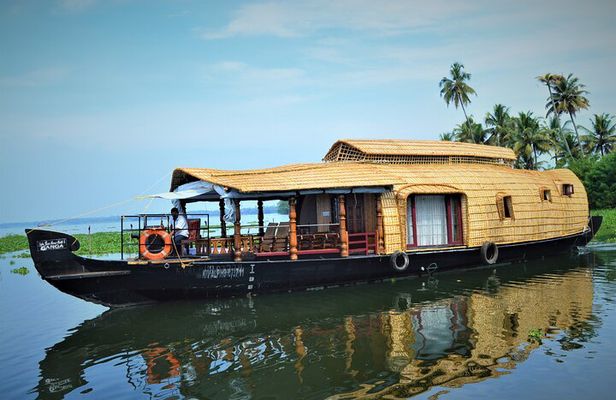 Alleppey Village and Canal Cruise in Houseboat from Kochi.