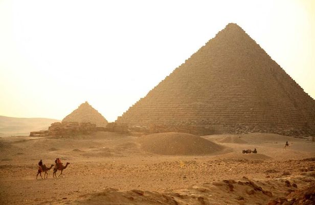 Full Day Tour from Giza Pyramids to Cairo with Egyptian Museum