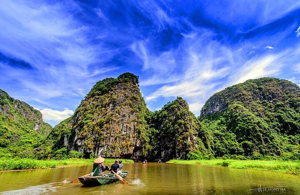 Highlight Ninh Binh Full Day Tour Tam Coc Boat, Mua Cave, Hoa Lu