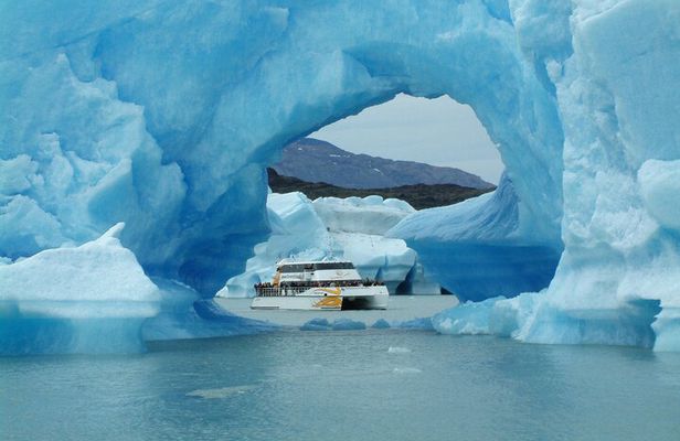 Full-Day Tour Through Glaciers Upsala and Spegazzini