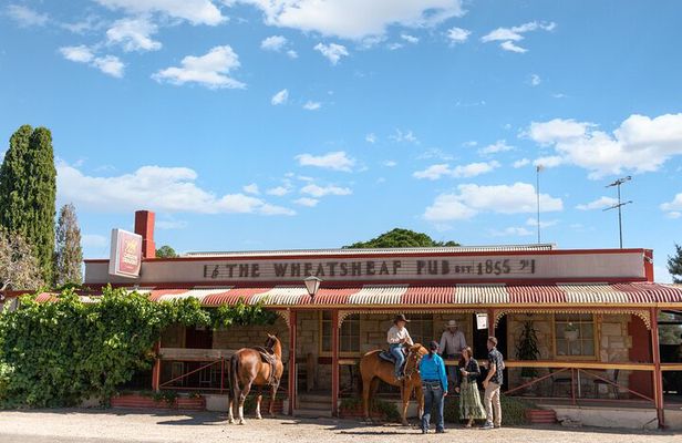 Private Helicopter Outback Pub Tour with Lunch