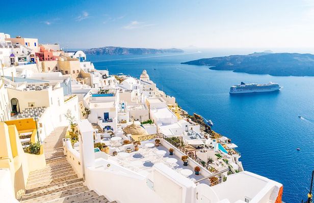 Santorini's Famous Fira to Oia Hike: A Private Sunset tour