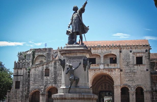 Walking Tour from Santo Domingo City