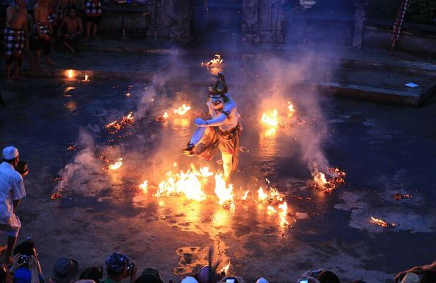 Uluwatu Sunset Kecak Dance & Jimbaran Seafood Dinner in Bali
