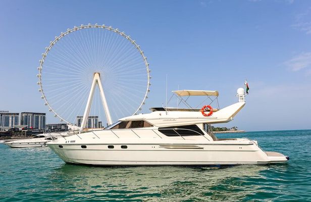 Luxury Shared Yacht Tour in Dubai Marina with Food