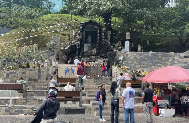 Pablo Escobar in Medellin : The Places That Tell Your Story