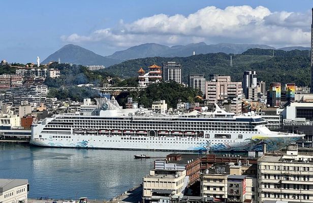 Private Cruise Tour from Keelung: Trip to Taipei