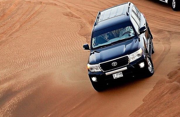 Evening Desert Safari Tour With Live Enterterment And BBQ Dinner