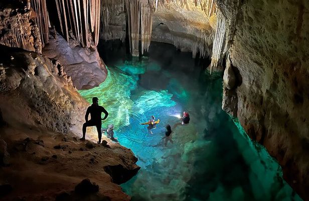 4 hours enjoying unique aquatic caves in Mallorca