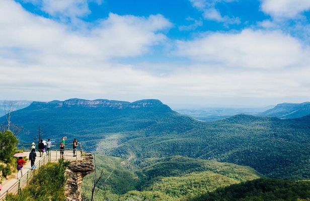 Blue Mountains Small Group Tour with Lunch, Zoo and Scenic World