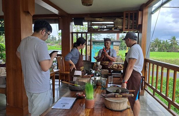 Private Balinese Cooking Class in Ubud at Santika's Home