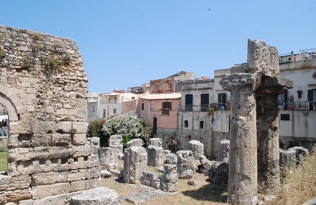 1 hour Calessino/Tuk tuk Tour to Syracuse or Ortigia Island