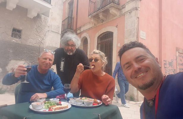 Street food tour and Guided Tour of Ortigia
