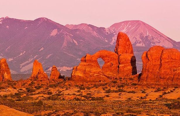 3-Hours Sunset Arches National Park Pavement Sights Tour